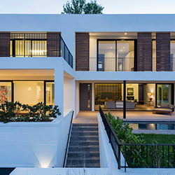 peerutin design modern white home