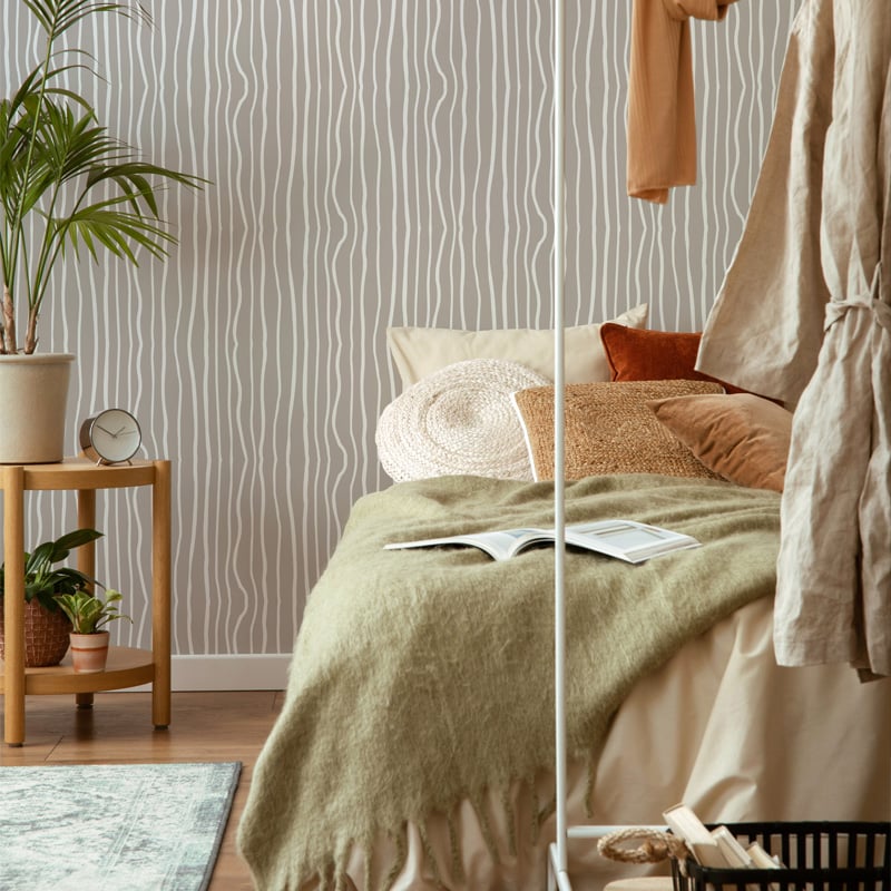 Izinki - White on Beige